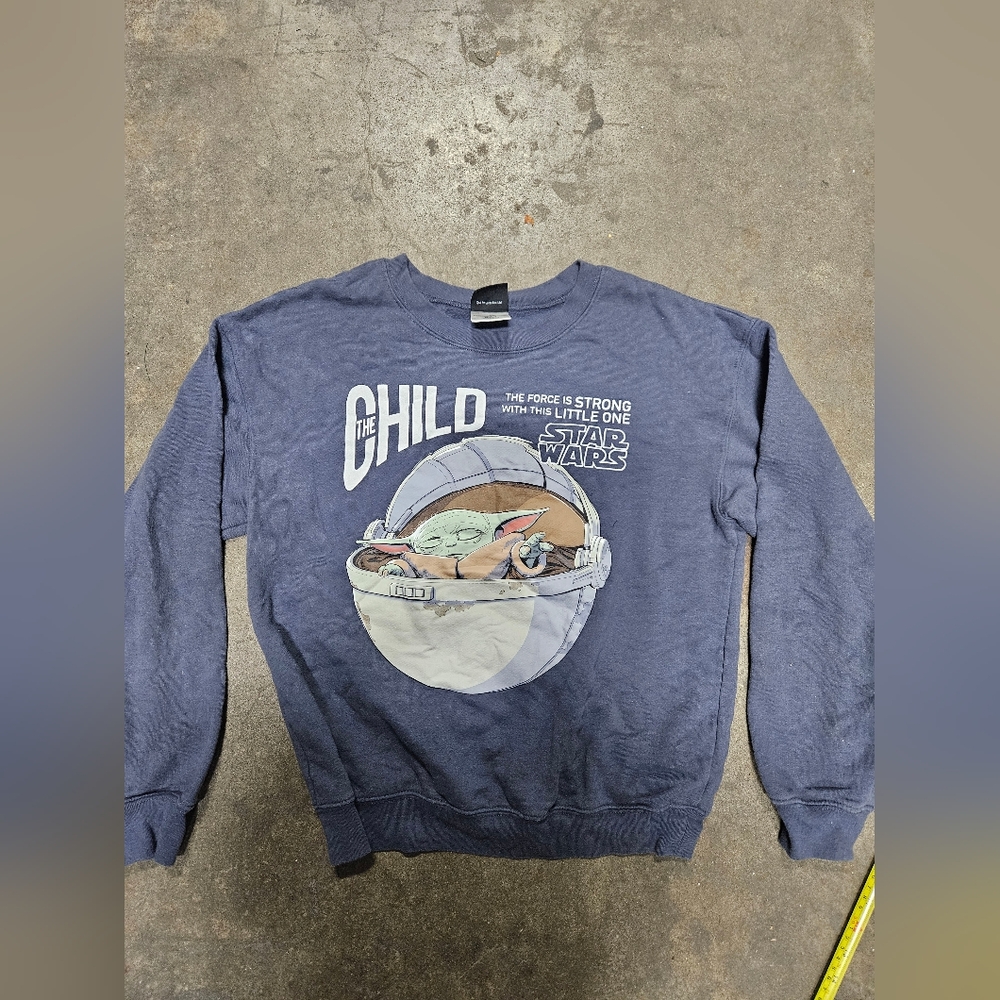 Star Wars Mandalorian Grogu Crew Neck Sweatshirt size Medium